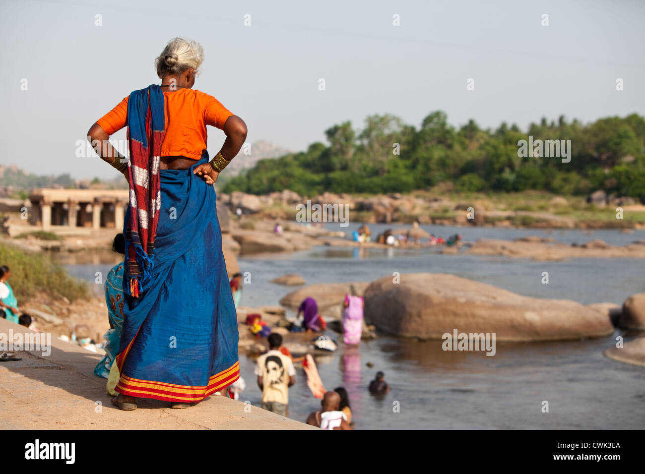 Women bathing in the Tungabhadra river in Hampi Stock Photo