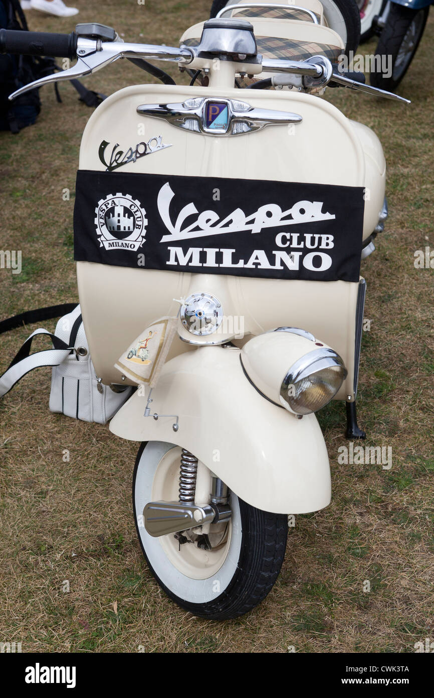 Vespa club milano hi-res stock photography and images - Alamy