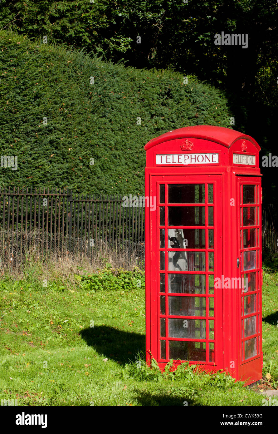 Traditional red phone booth in Cambridge, UK Stock Photo Alamy