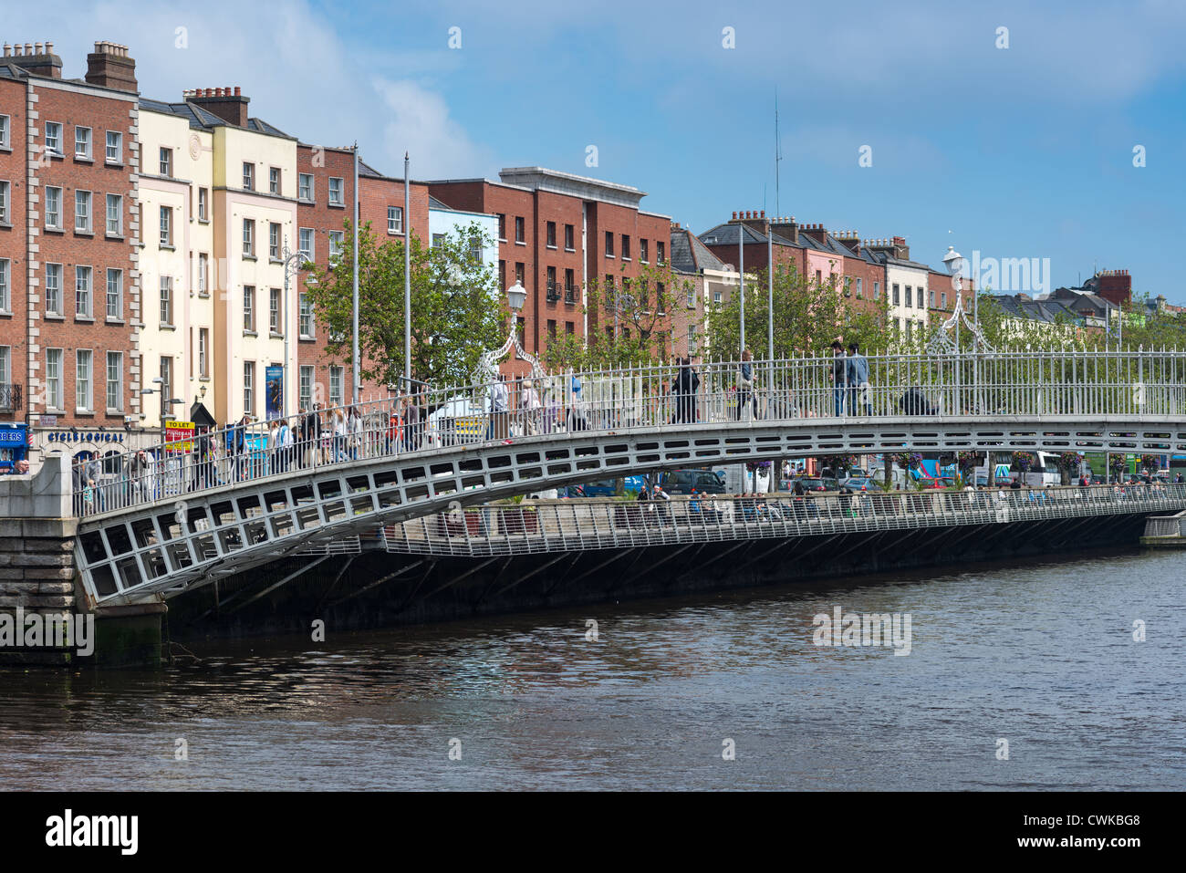 Buildings along river liffey hi-res stock photography and images - Alamy