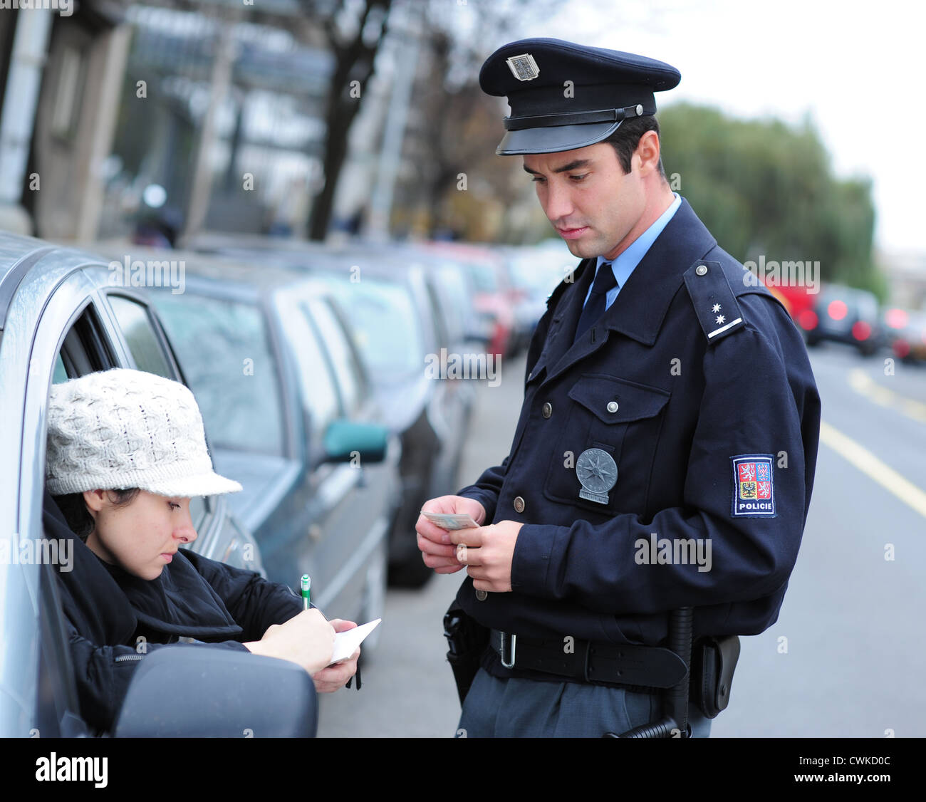 Policeman checking driving licence Stock Photo - Alamy