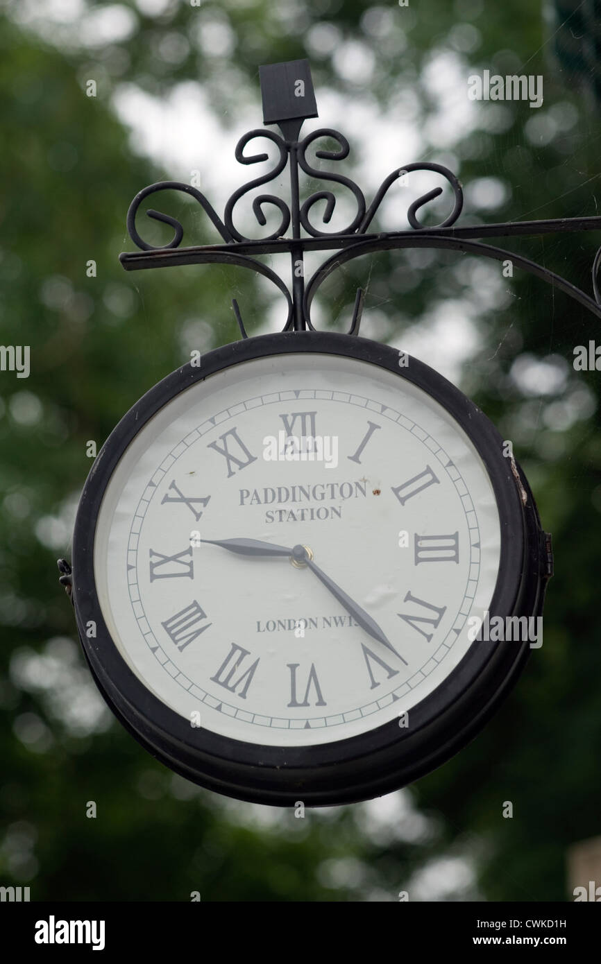 Antique clock shop hires stock photography and images Alamy