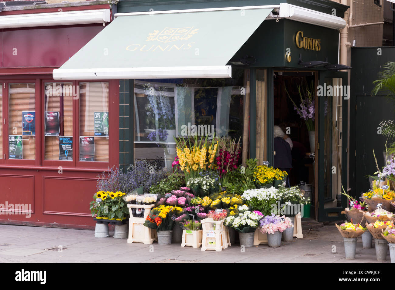 Flower shop hires stock photography and images Alamy