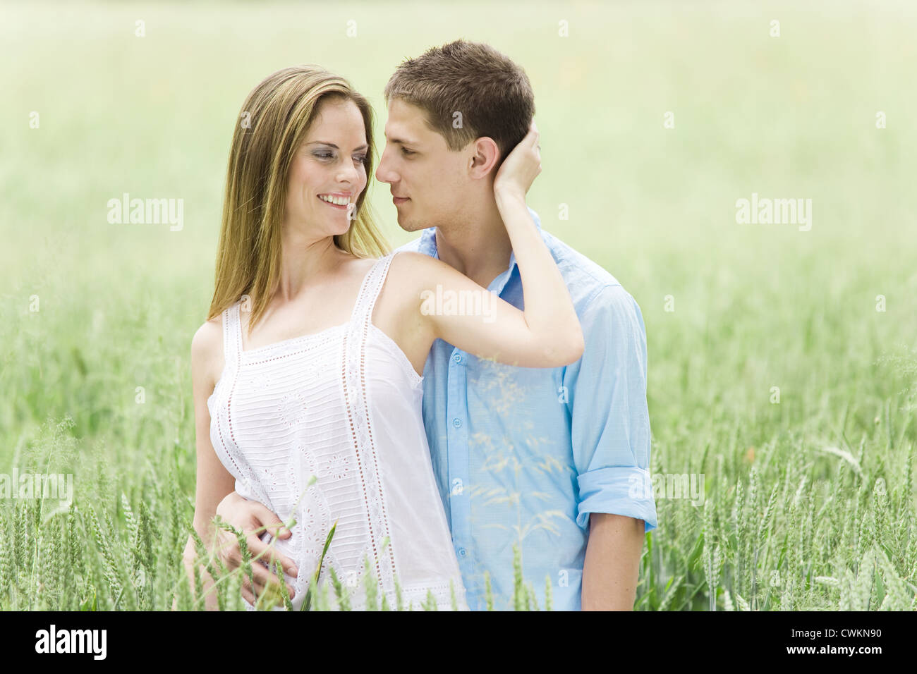 Romantic couple kissing in corn hi-res stock photography and images - Alamy