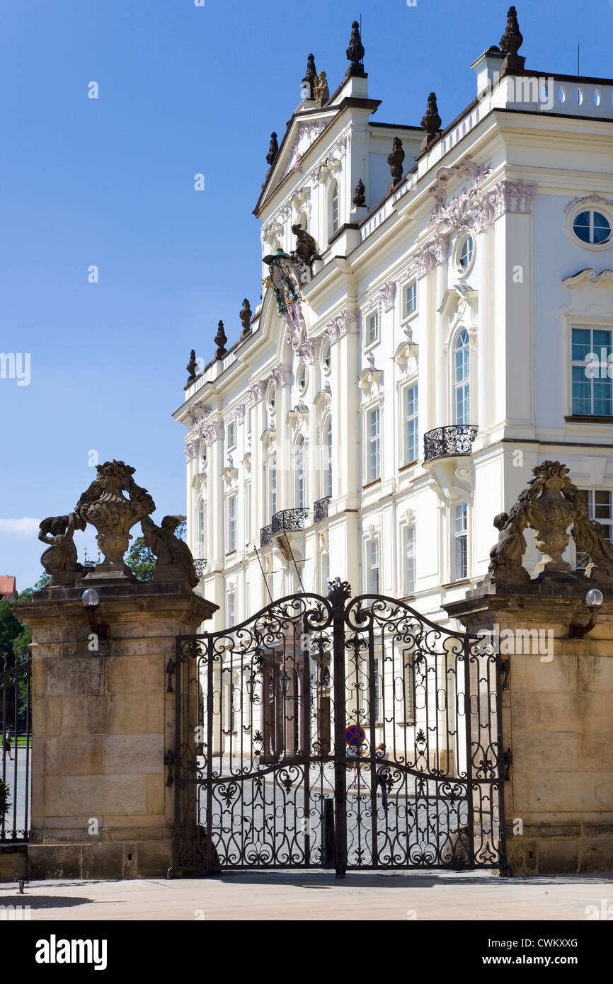 Arcibiskupsky palac, Prazsky hrad (UNESCO), Praha, Ceska republika Stock Photo