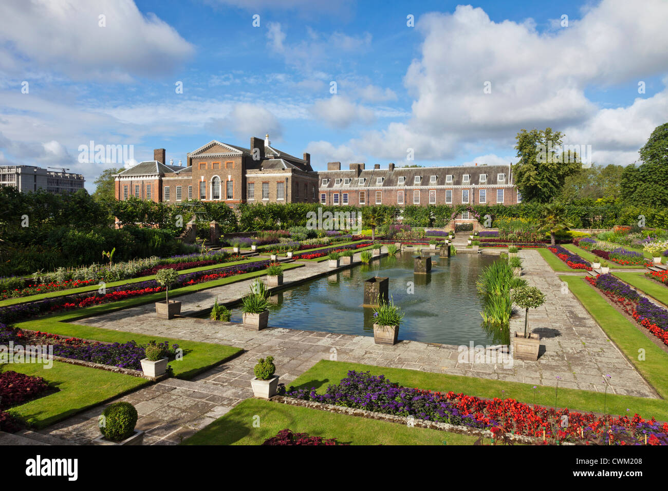 England London Kensington Kensington Gardens Kensington Palace The Sunken Garden Stock England London Kensington Kensington Gardens Kensington Palace The Sunken Garden Stock