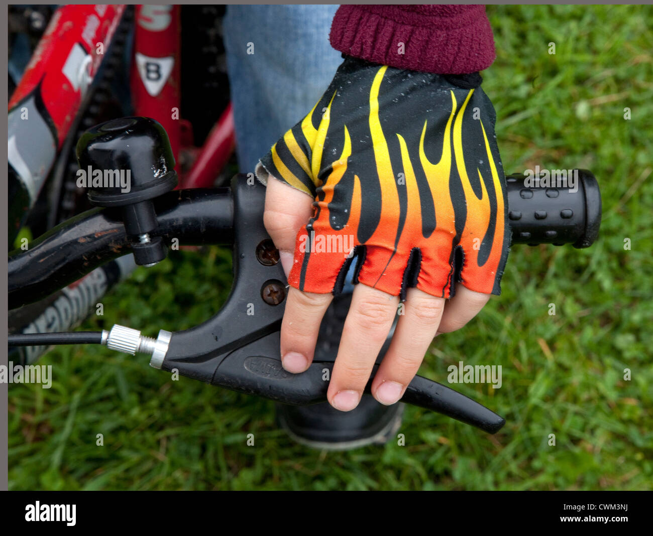 boys fingerless gloves