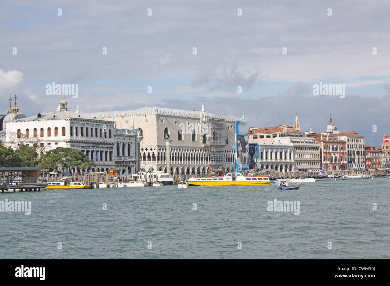 View doges palace in venice hi-res stock photography and images - Alamy