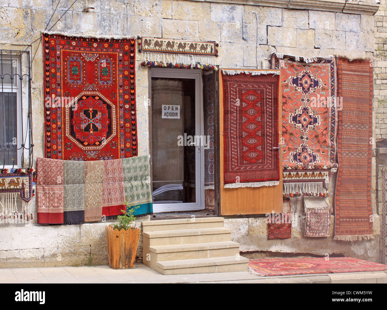 Azerbaijan. Baku. Shop carpets in the old town Stock Photo Alamy