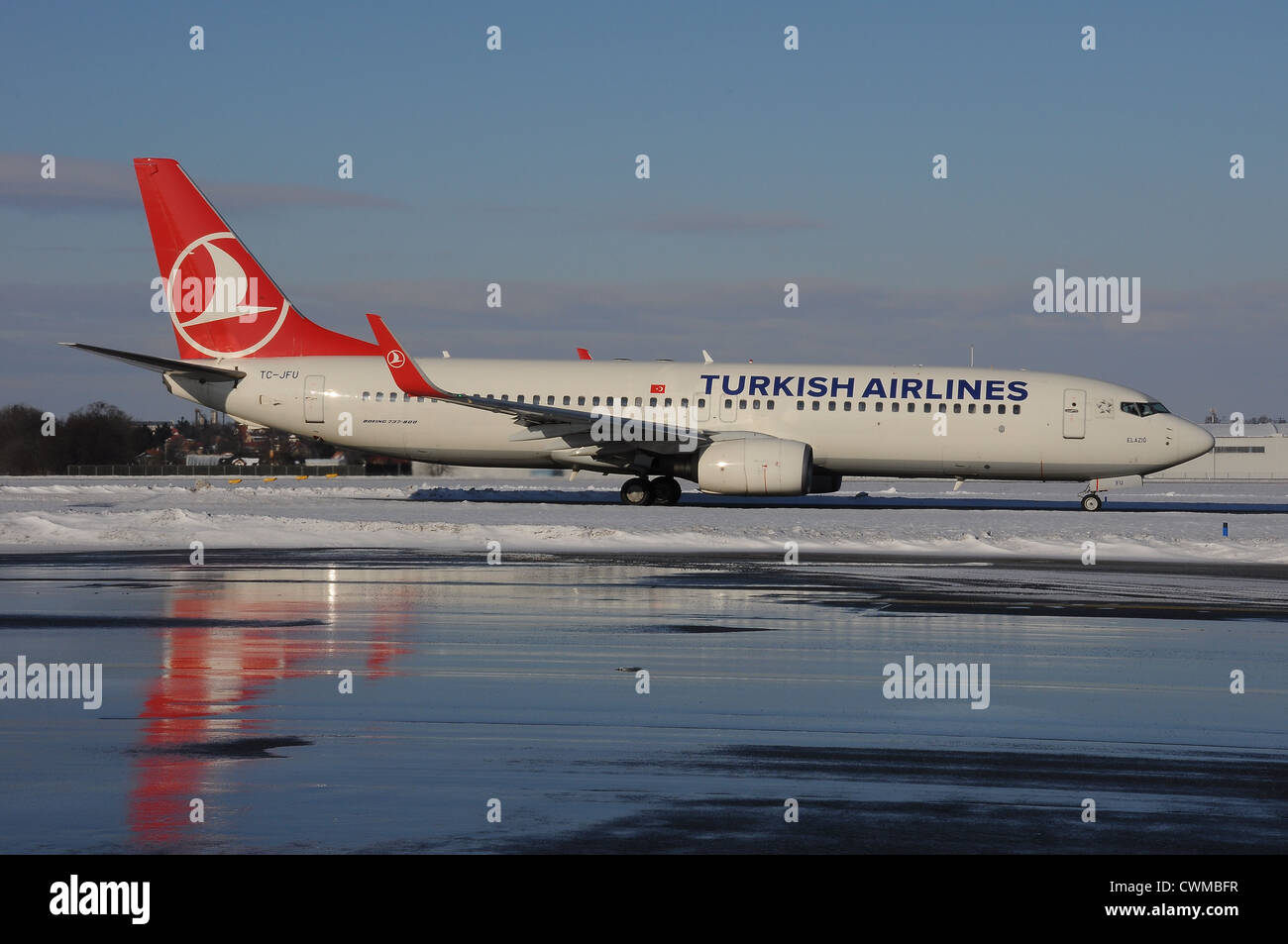 Boeing 737 Turkish Airlines Stock Photo Alamy