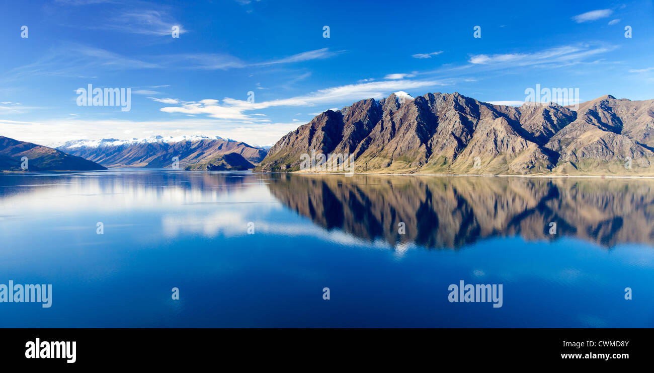Lake Hawea, South Island of New Zealand 1p Stock Photo - Alamy