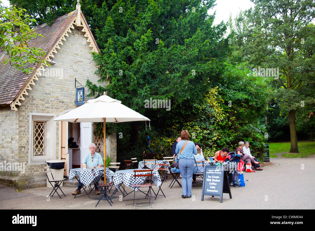 Regents Park Broad Walk and Cow and Coffee Bean Cafe - London UK Stock Photo