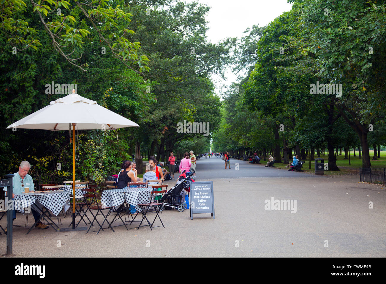 Regents Park Broad Walk and Cow and Coffee Bean Cafe - London UK Stock Photo