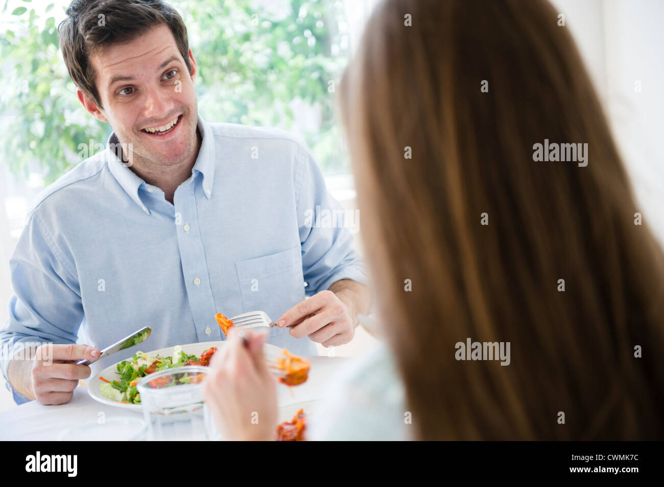 USA, New Jersey, Jersey City, Happy young couple eating together Stock Photo