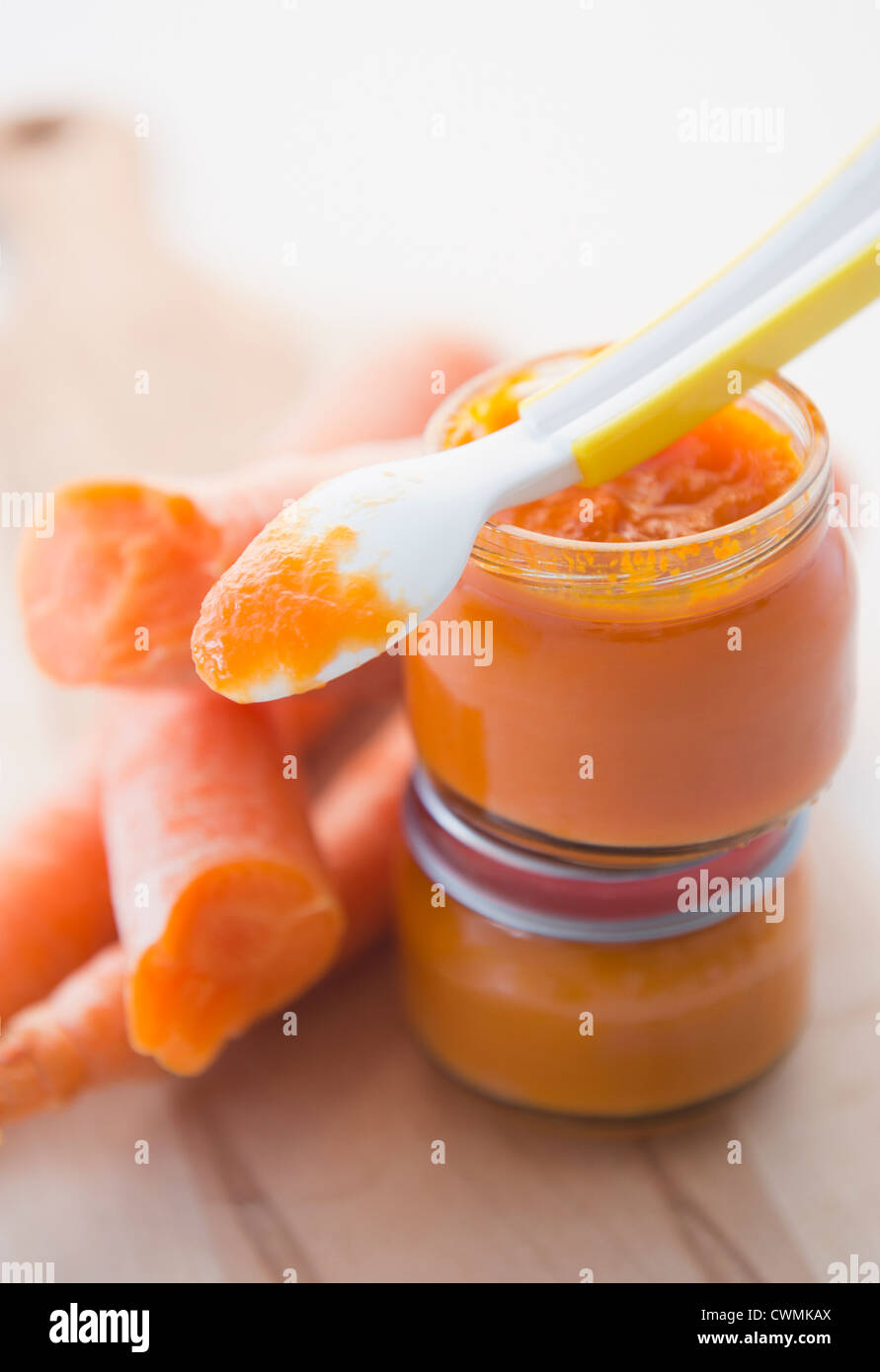 Carrot baby food and fresh carrots Stock Photo - Alamy