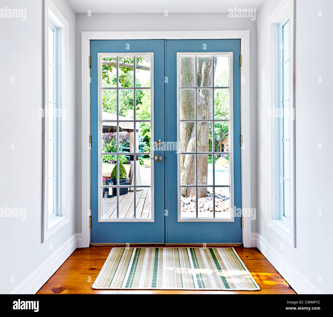 Entrance doors hi-res stock photography and images - Alamy