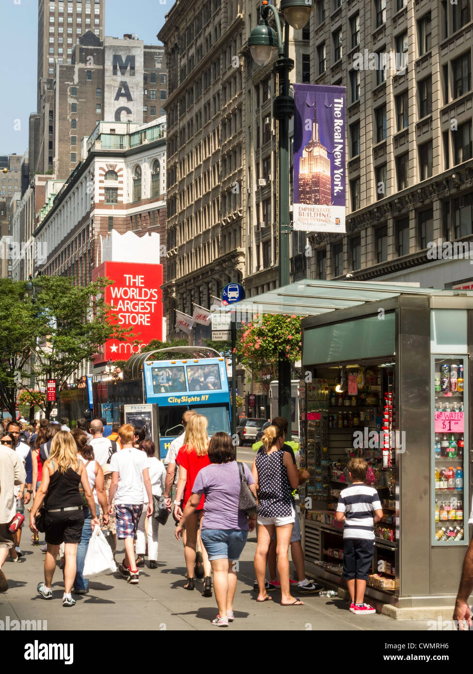 Sidewalk News Stand and Crowds West 34th Street NYC Stock Photo Alamy