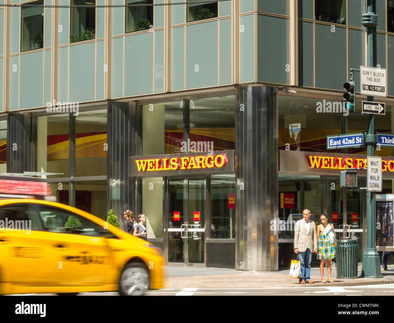 Wells fargo signage hires stock photography and images Alamy