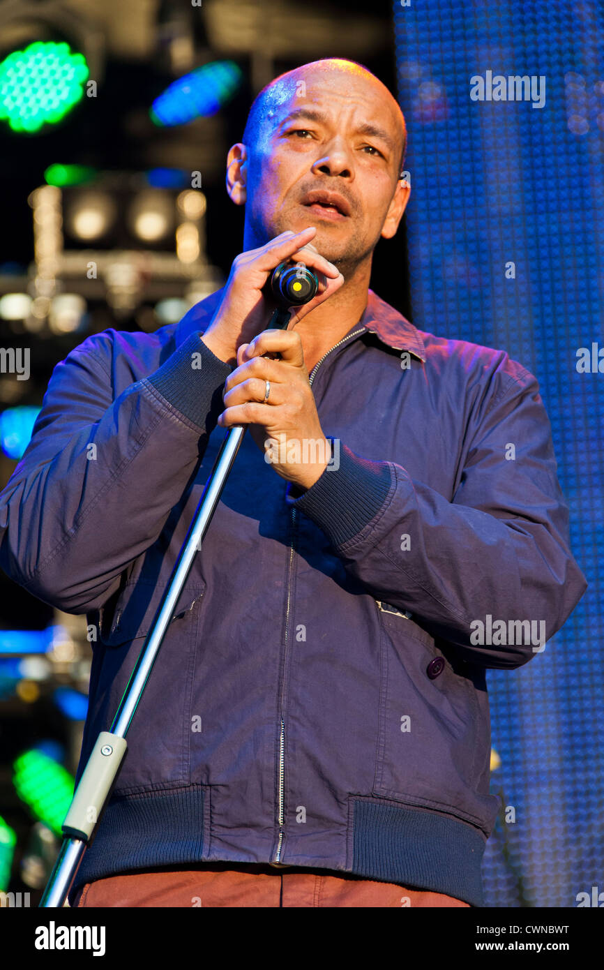 Lead singer with the fine young cannibals hi-res stock photography and  images - Alamy