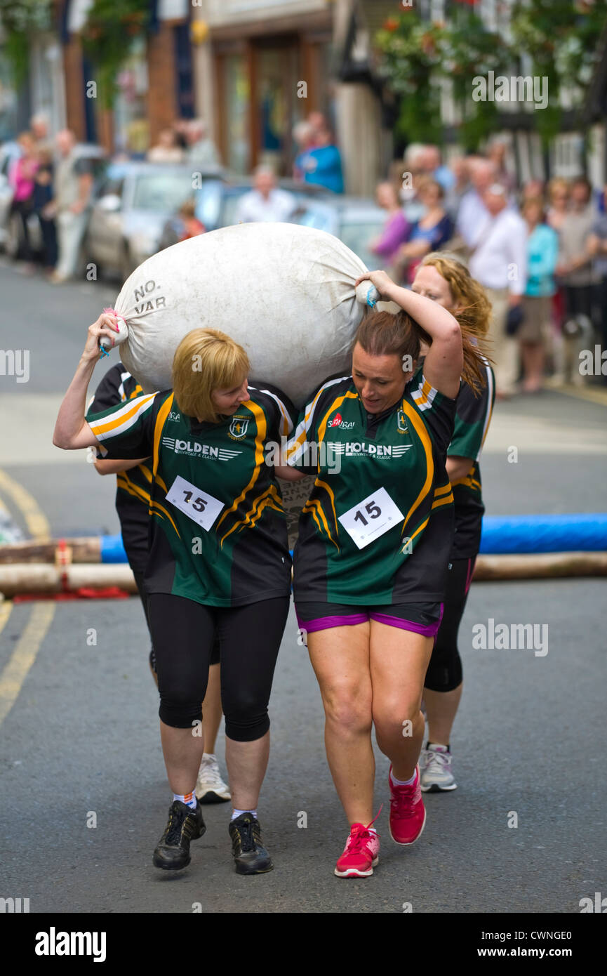 Local ladies team taking part in the annual World Championship Hop Pocket Race at Bromyard Herefordshire England UK Stock Photo