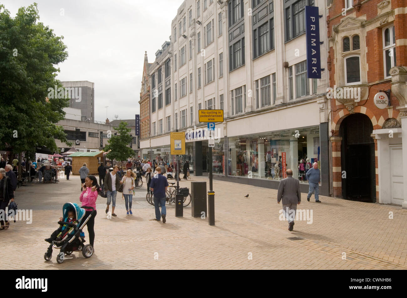 bromley high street highstreet uk retail price index sale sales economy shop shopper shoppers shops shopping Stock Photo