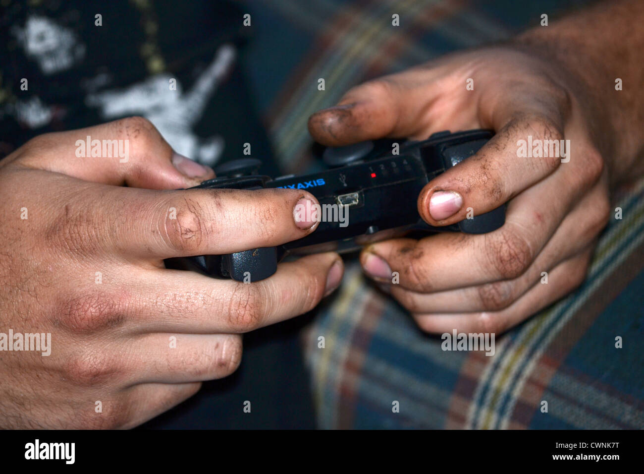 Dirty mechanic hands holding a playstation 3 controller ps3 Stock Photo -  Alamy