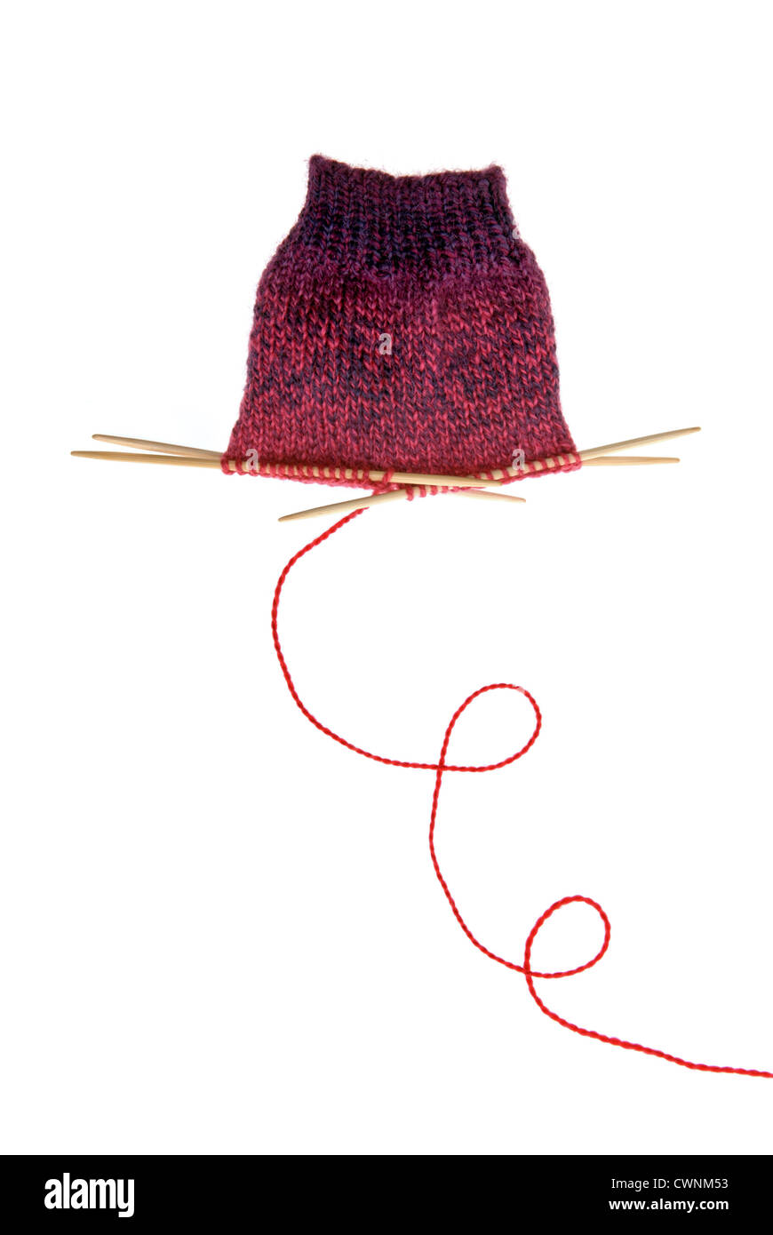 knitting needles and wool yarn, isolated on 100% white background Stock ...