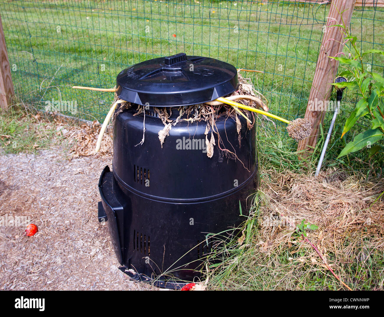 Large compost bin hi-res stock photography and images - Alamy