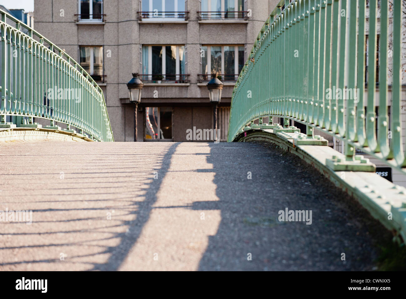 Footbridge building hi-res stock photography and images - Alamy