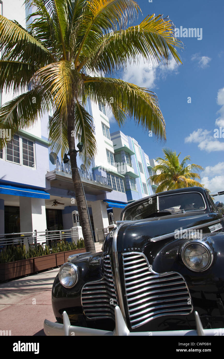 BLACK 1940S BUICK EIGHT COUPE PARK CENTRAL HOTEL OCEAN DRIVE SOUTH BEACH MIAMI BEACH FLORIDA USA Stock Photo