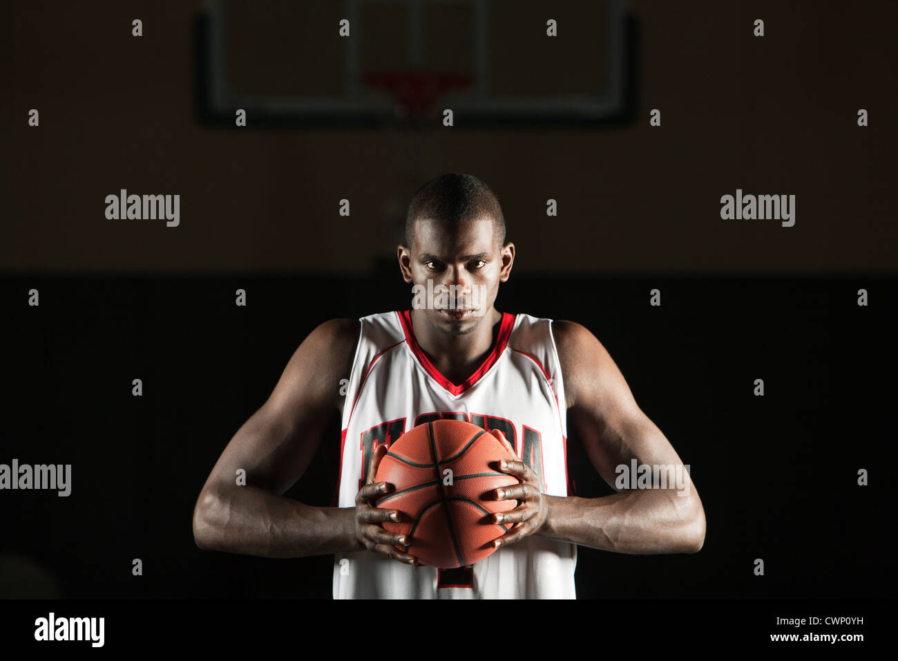 Basketball player preparing to shoot basket Stock Photo