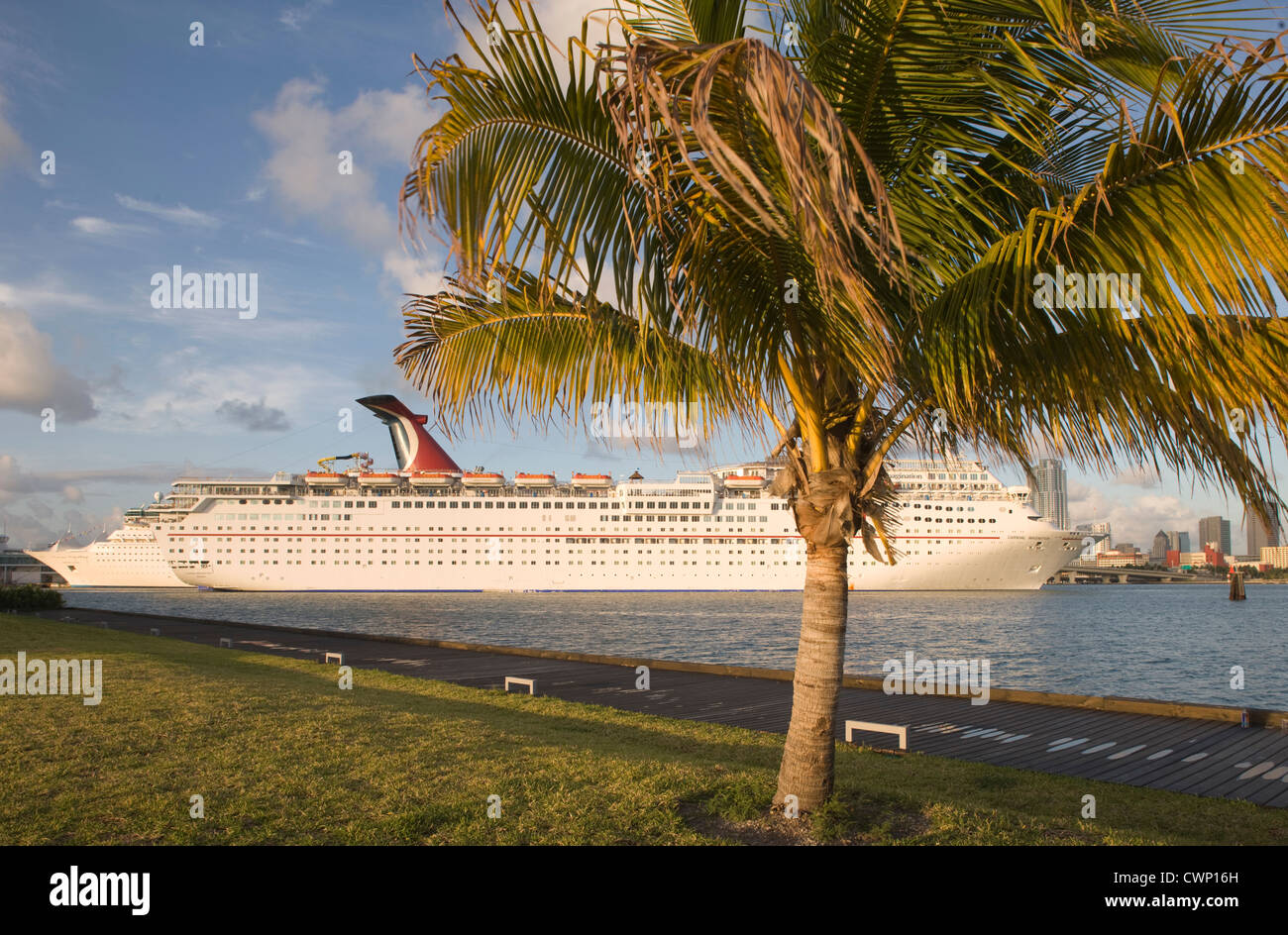 CRUISE SHIP DOCKED AT PORT OF MIAMI FLORIDA USA Stock Photo - Alamy