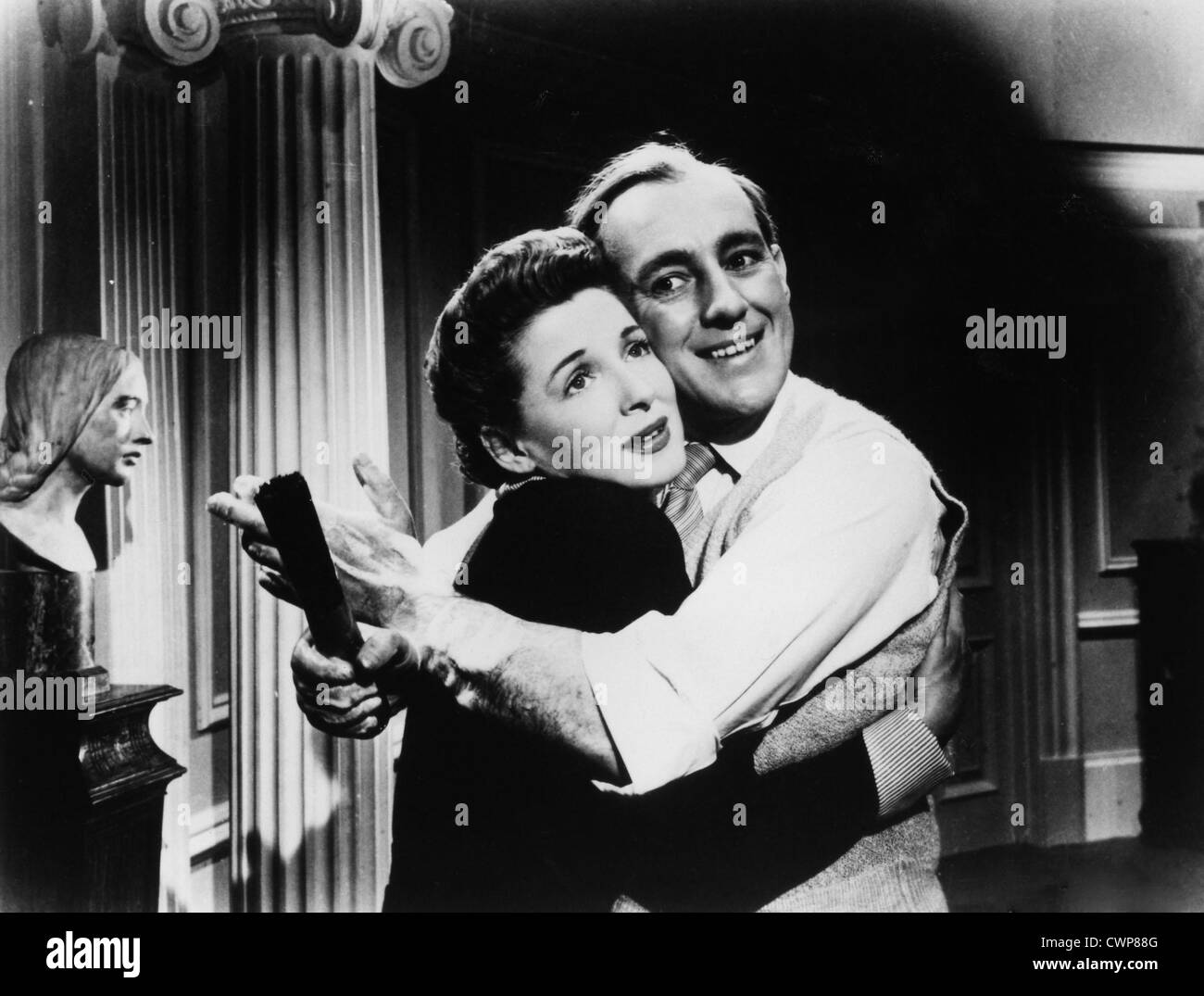 LAST HOLIDAY (1950) KAY WALSH, ALEC GUINNESS HENRY CASS (DIR) 001 MOVIESTORE COLLECTION LTD Stock Photo