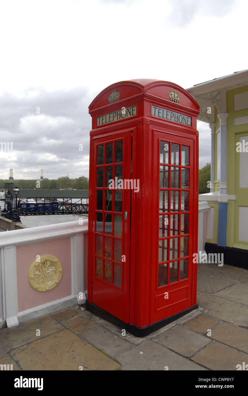 London Red Booth Cabin in Albert Bridge Stock Photo - Alamy