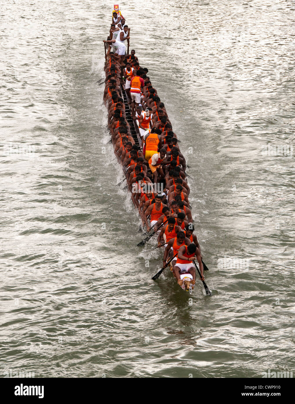 Snake boat paddling racing to finishing point in Nehru trophy boat