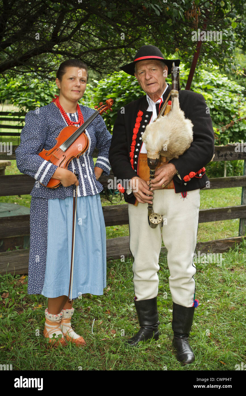 Folk musicians in traditional costumes hi-res stock photography and images  - Alamy, image size:866x1390