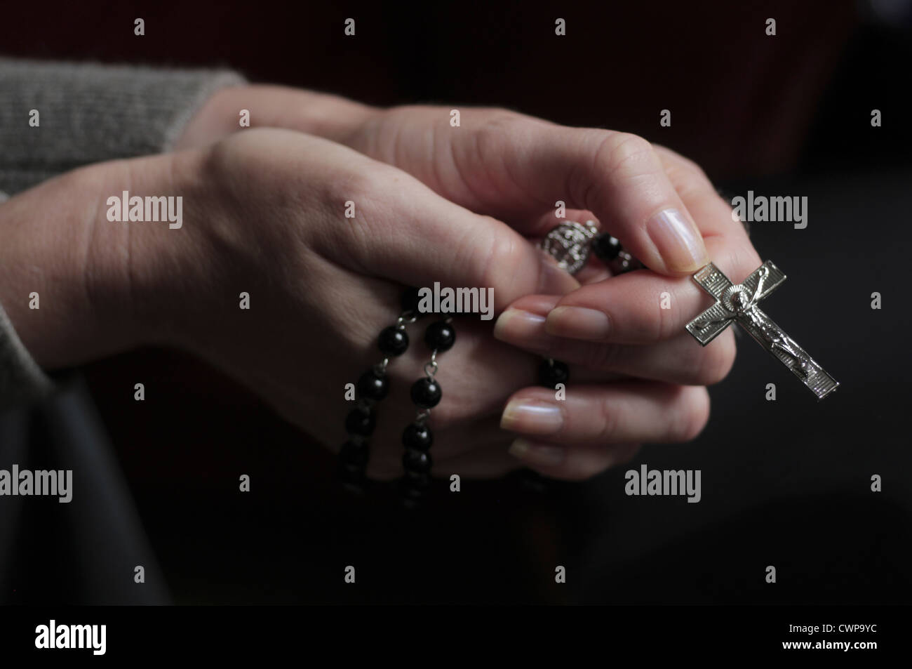 Woman with rosary Stock Photo - Alamy