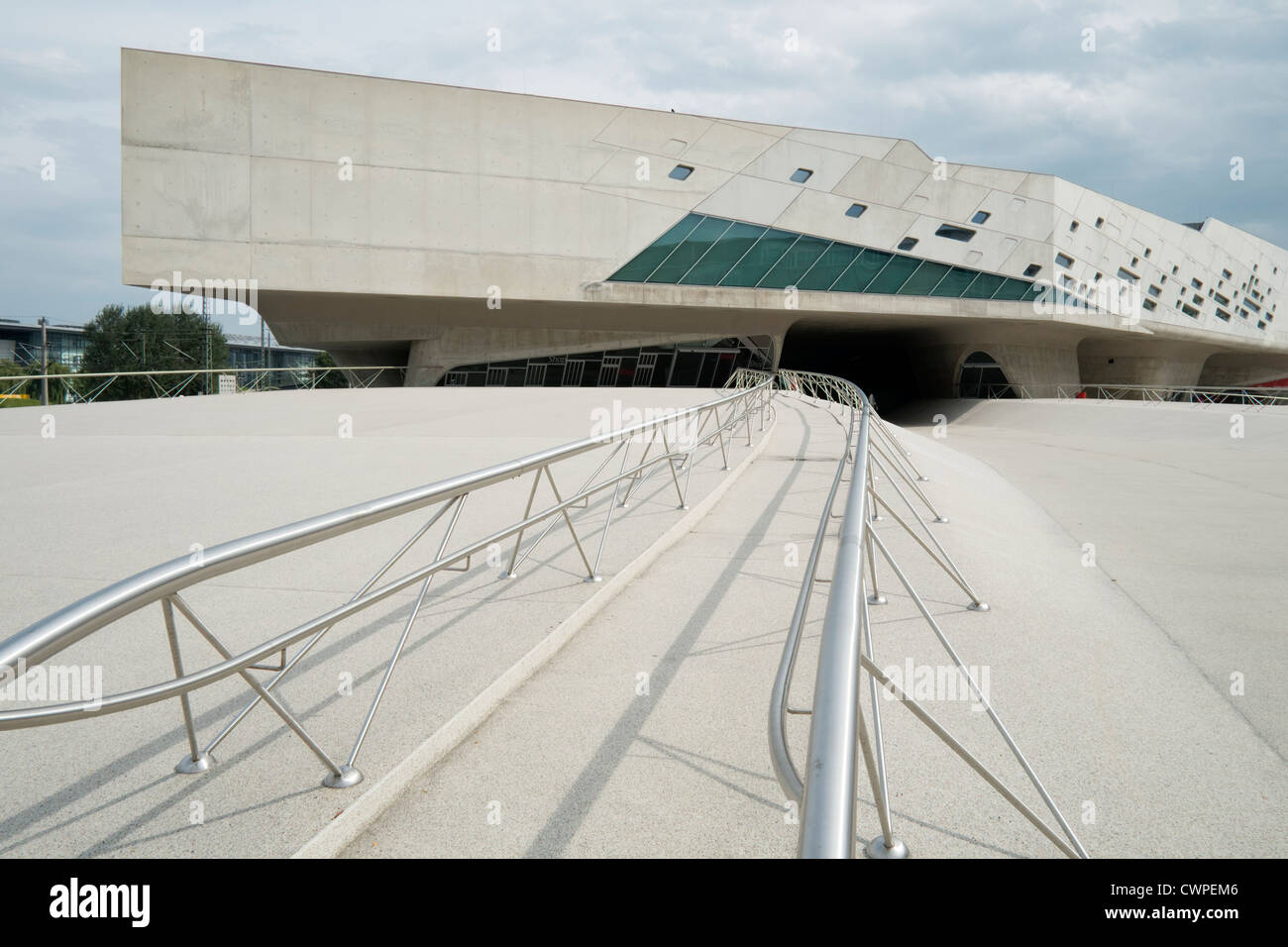 phaeno-science-center-in-wolfsburg-germany-architect-zaha-hadid-stock
