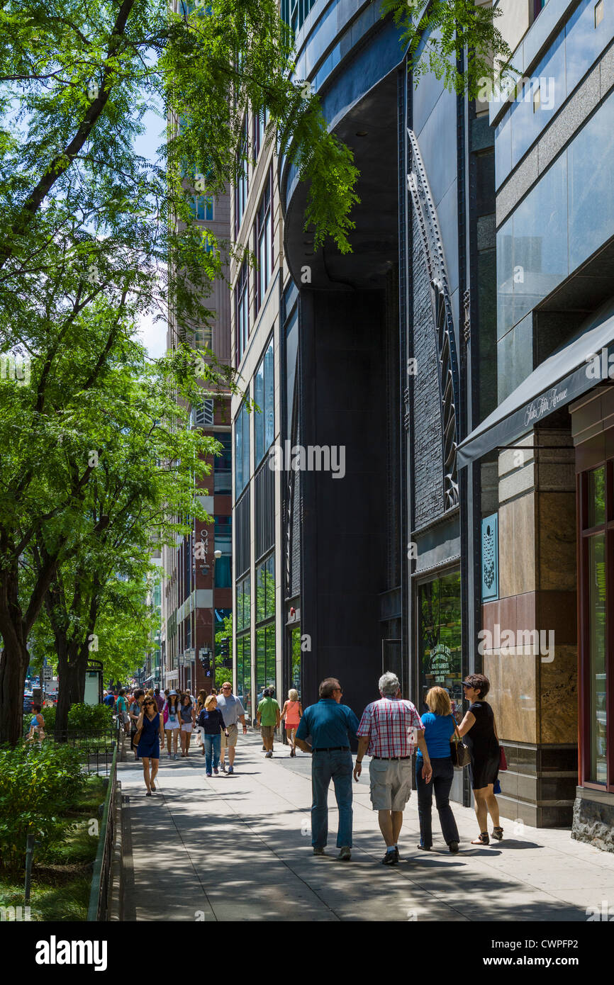 Shops on the Magnificent Mile outside Saks Fifth Avenue store on N Michigan Avenue, Chicago, Illinois, USA Stock Photo