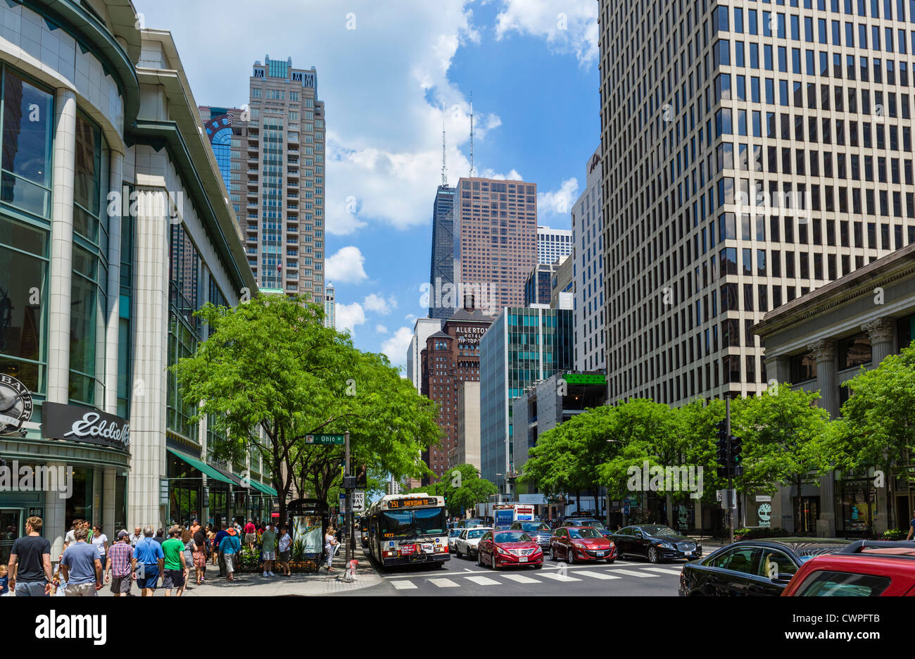 Chicago magnificent mile street hi-res stock photography and images - Alamy