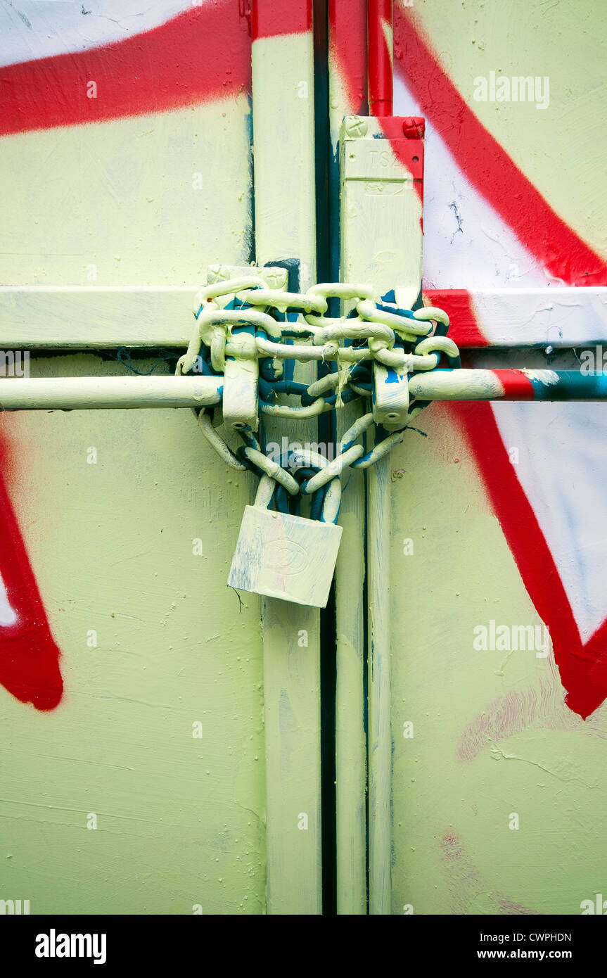 Chain Graffiti Graffitied door hi-res stock photography and images - Alamy