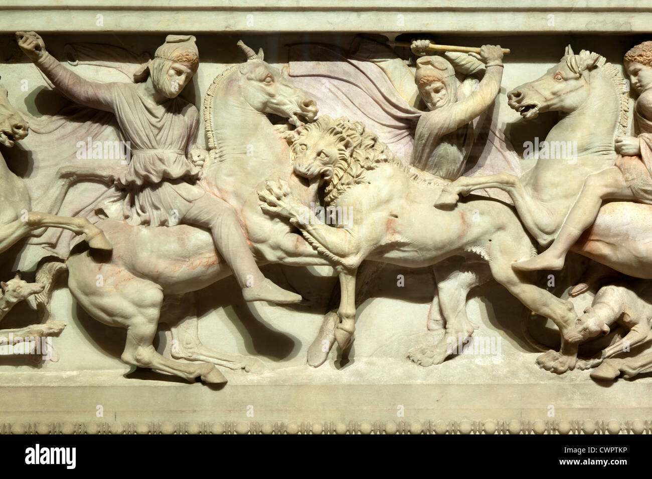 Türkei, Istanbul, Sultanahmet,  Alexandersarkophag im Archäologischen Museum.  Darstellung Kampf gegen die Perser. Stock Photo