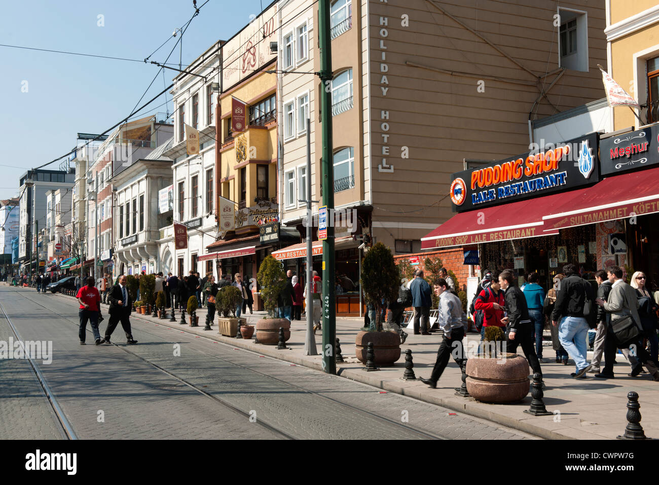 Türkei, Istanbul, Sultanahmet, Divanyolu, vorne der berühmte Puddingshop. Stock Photo