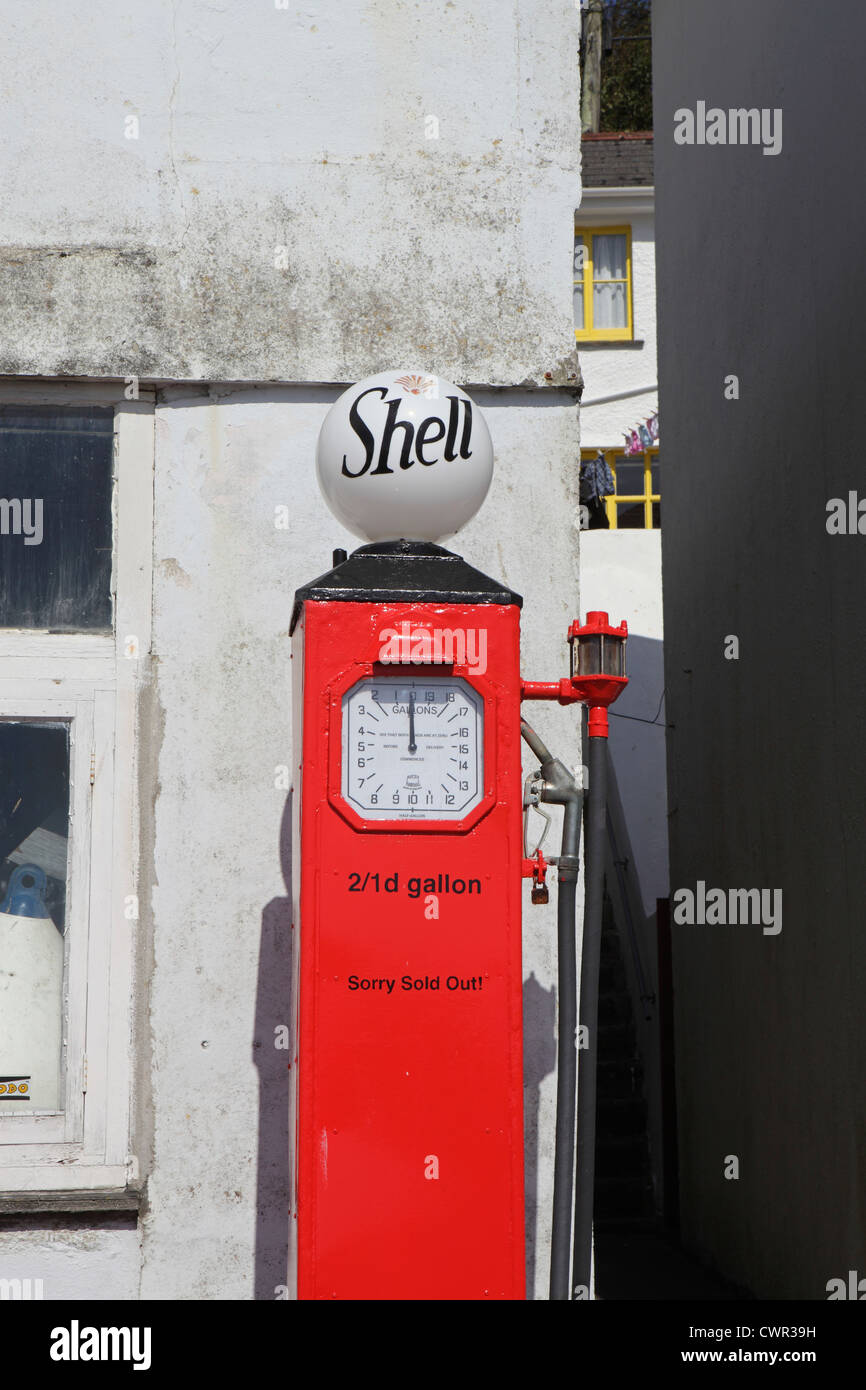 Old fashioned Shell Petrol Pump, St Mawes, Cornwall Stock Photo