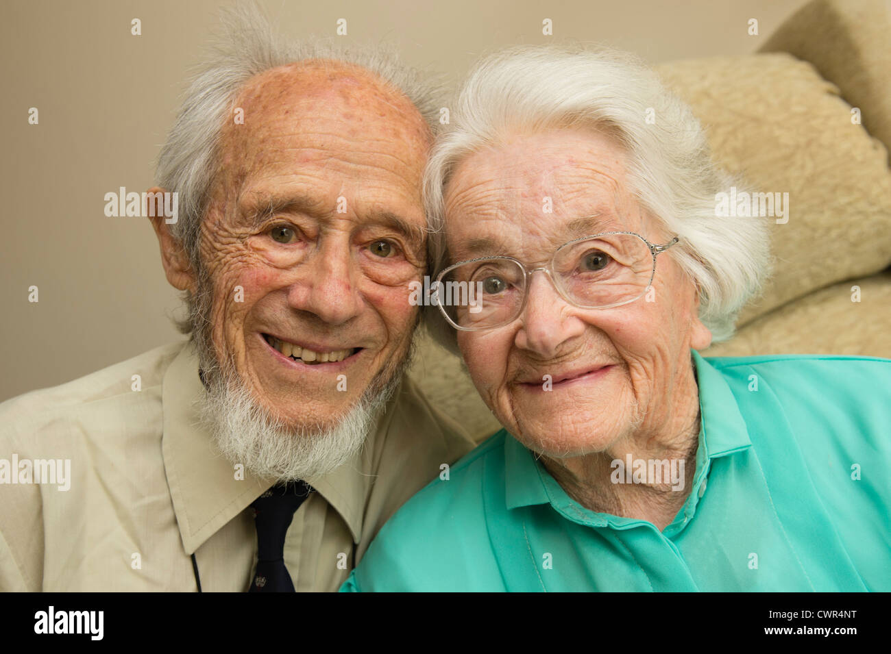 Mr and Mrs Ian Callan of Llanybydder Wales UK who are Britain's longest married graduate couple, both now in their 90's Stock Photo
