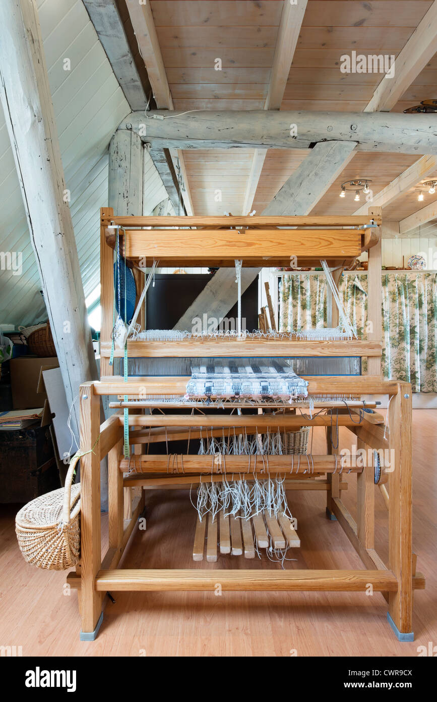 Louet Spring weaving loom one of the most innovative cleverly
