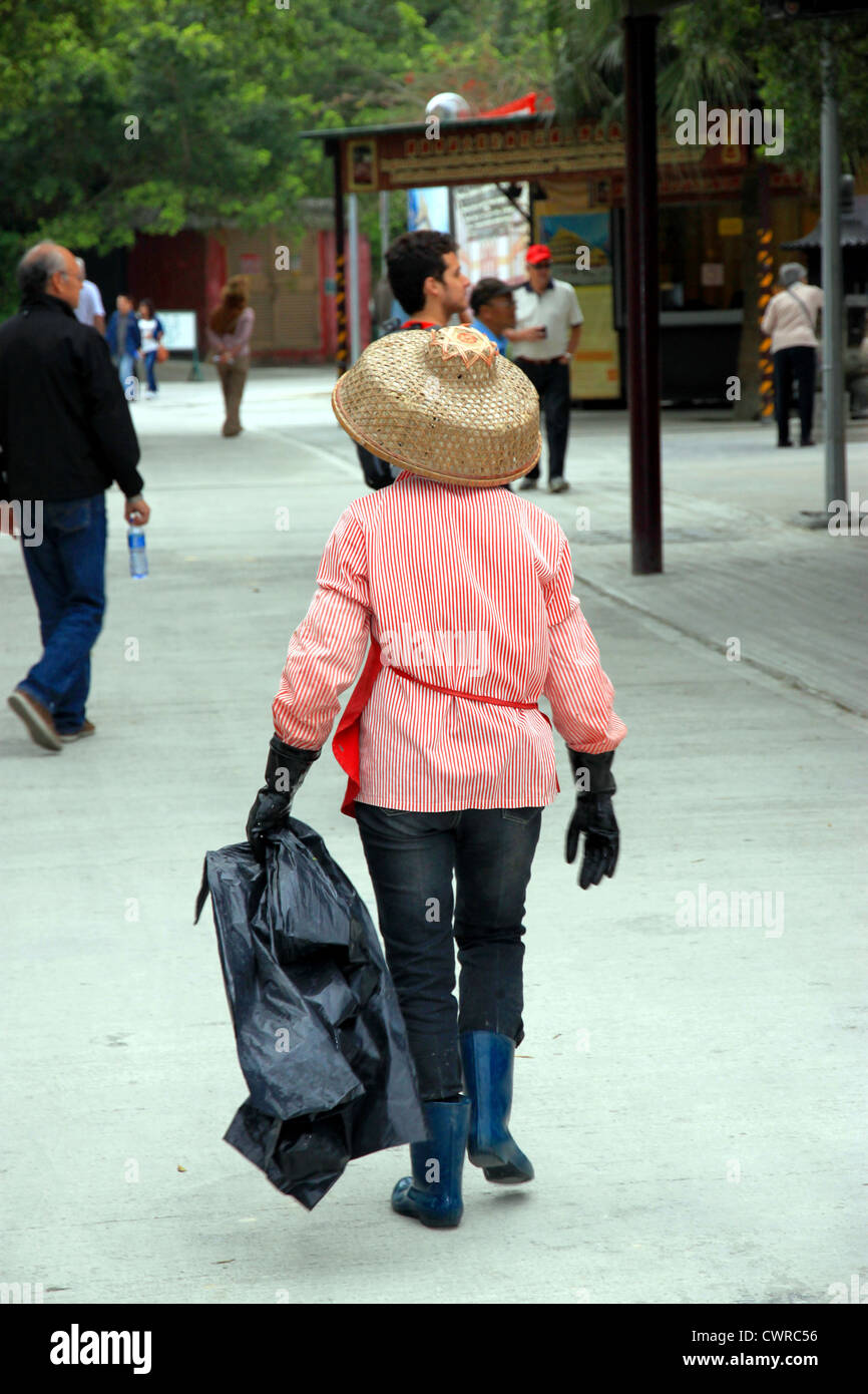 Chinese Cleaning Lady High Resolution Stock Photography and Images - Alamy