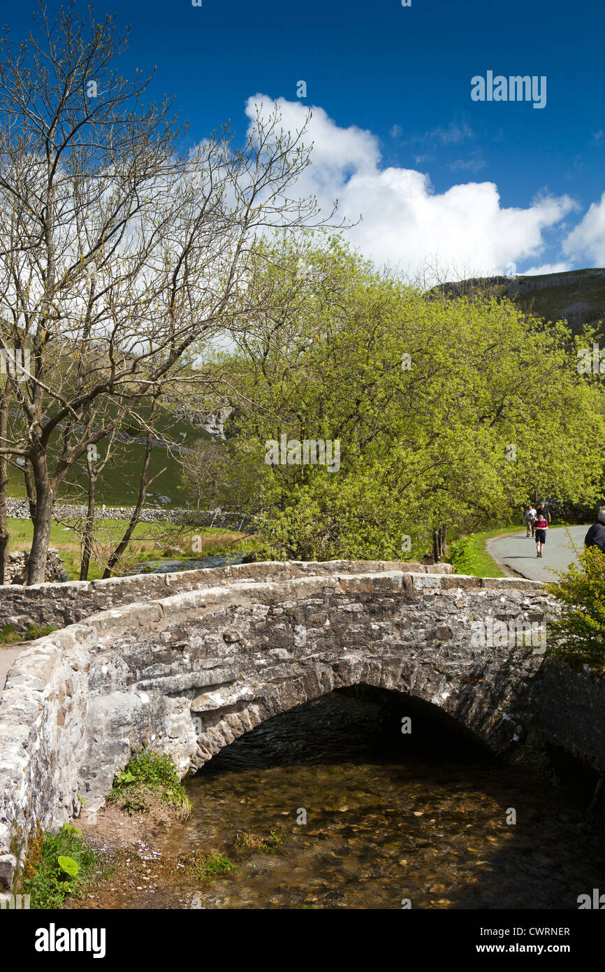Old stone bridge yorkshire hi-res stock photography and images - Alamy