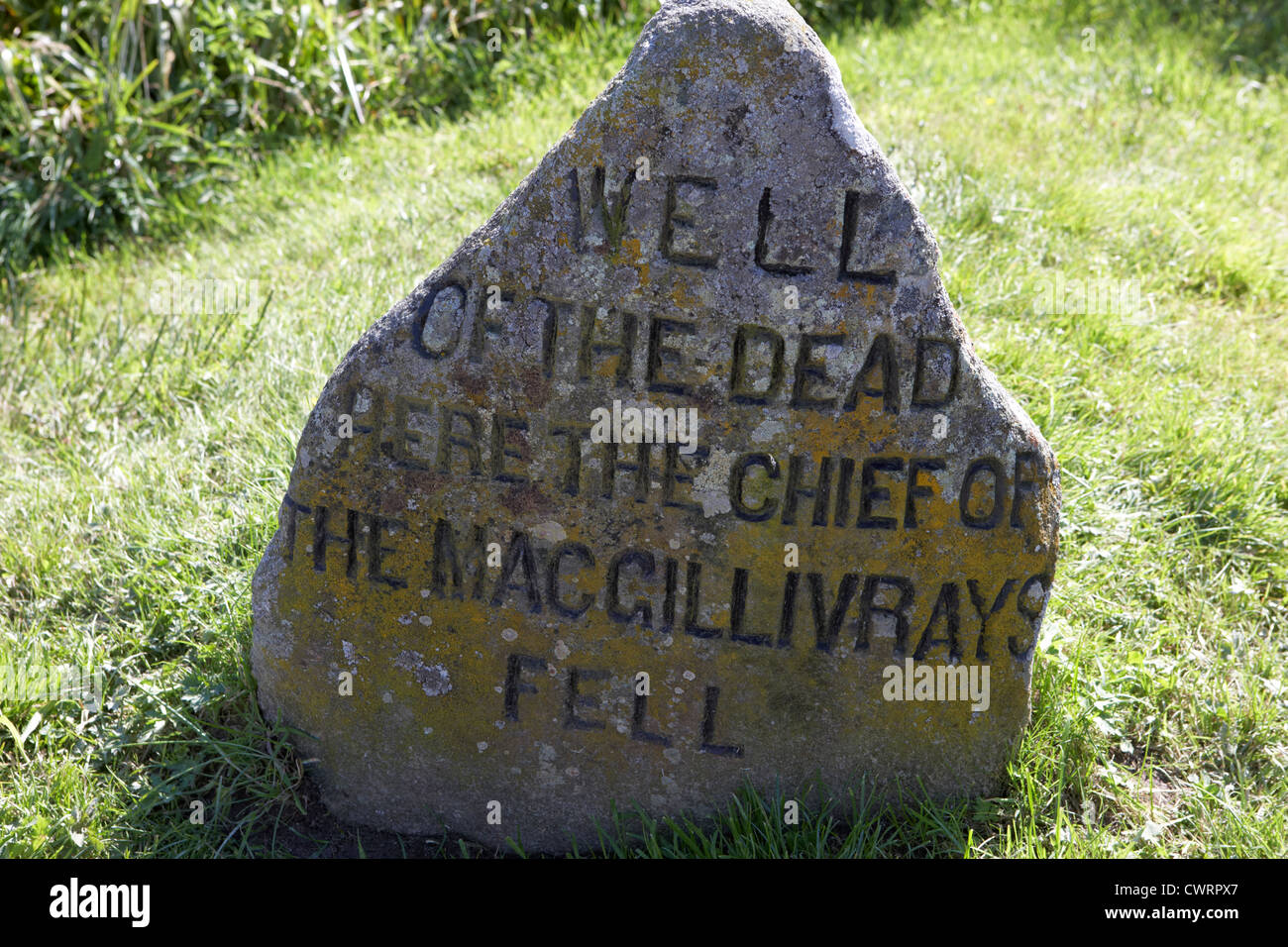 well of the dead and clan macgillivray memorial stone on Culloden moor battlefield site highlands scotland Stock Photo