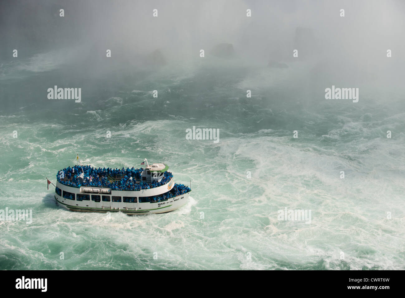 Tour Boat at Foot of Niagara Falls Stock Photo Alamy